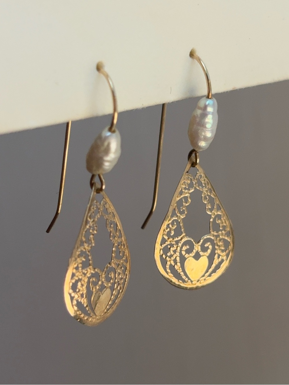 14k Gold Vintage Rice Pearl Filigree Heart Dangle Hook Earrings - Picture 5 of 7